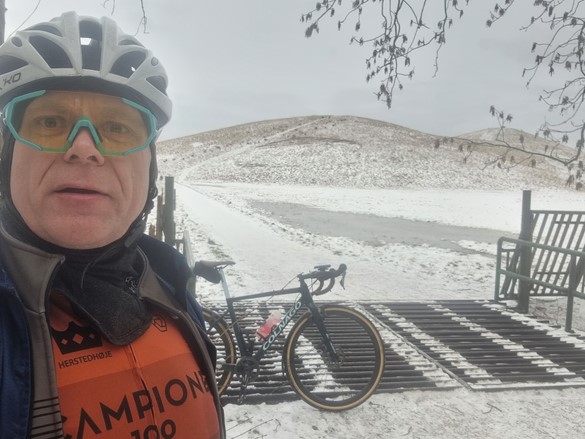 Jannik Lindén cykler op ad Herstedhøje 100 gange